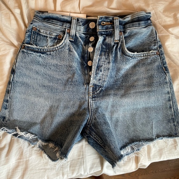 agolde riley shorts size 24. - Picture 2 of 4